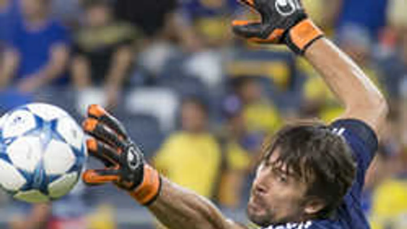 Súlyos botrány, anyósa pisztollyal lőtt a futballsztárra