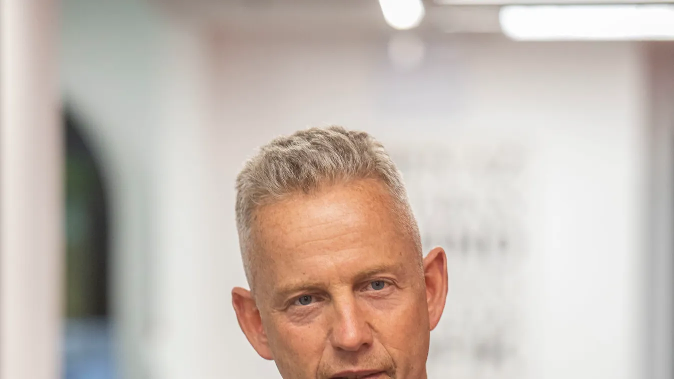 Gyermekéletet mentett Schobert Norbi: Ennyit fogyott Sanyika