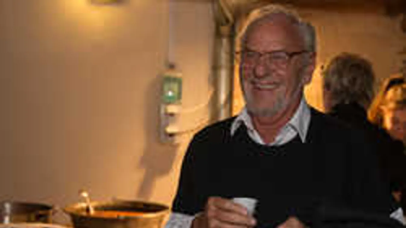 Két gyönyörű nőnek udvarolt egyszerre a magyar sztár