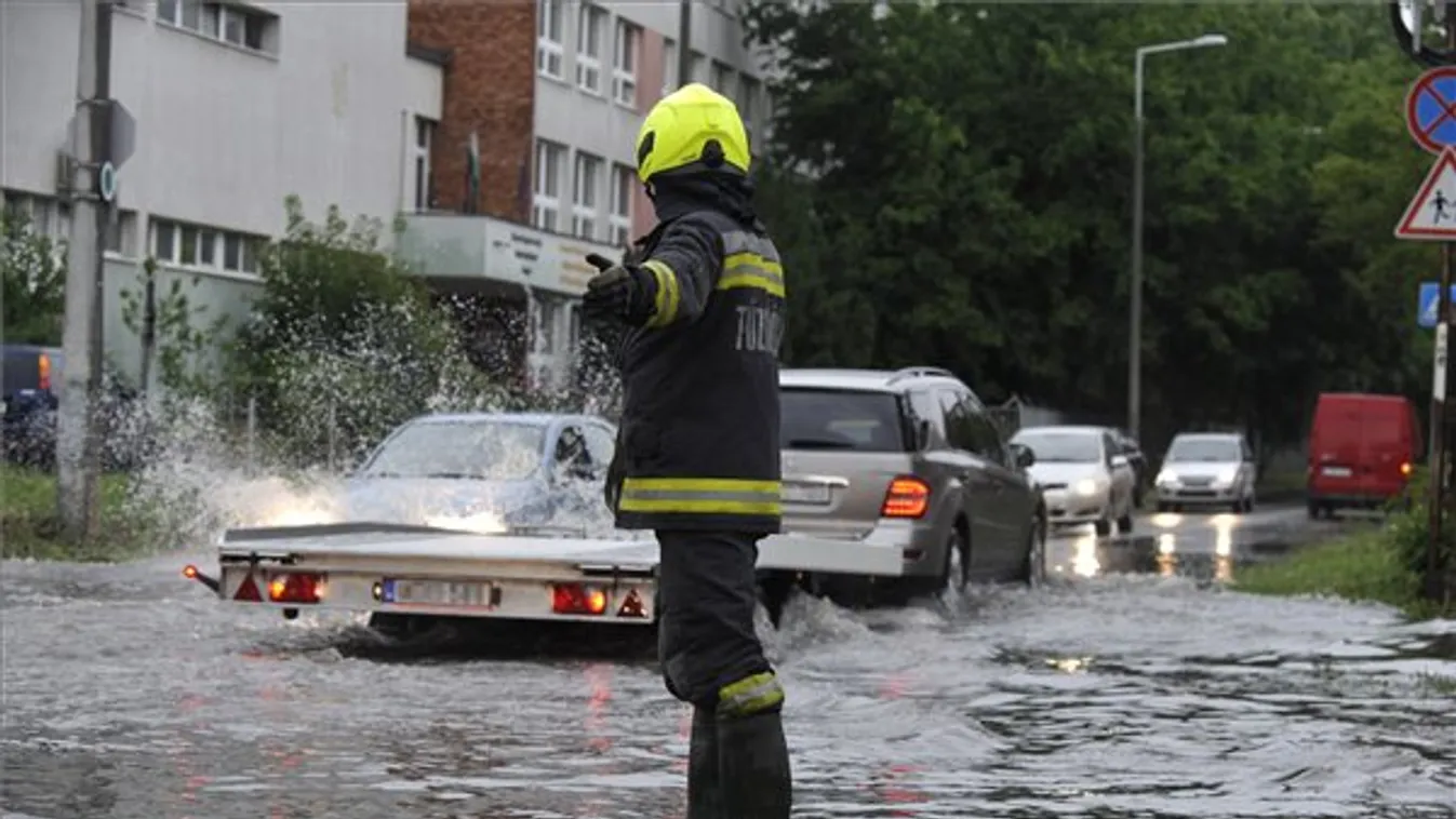 Az eső elmosta: Járhatatlan a 10-es út egy része – fotók!