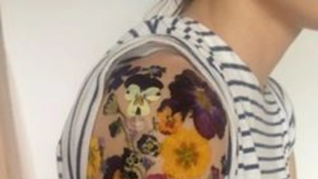 Ez lesz a nyár slágere! Készíts tetkót préselt virágból!