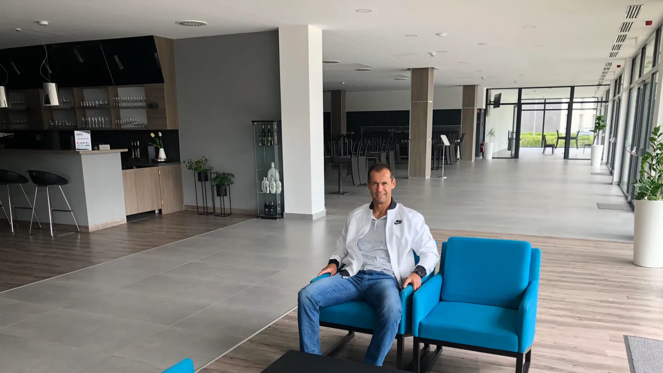 Kísértetsztori helyett foci, egyedüli vendég volt a szállodában a kisvárdai fociedző