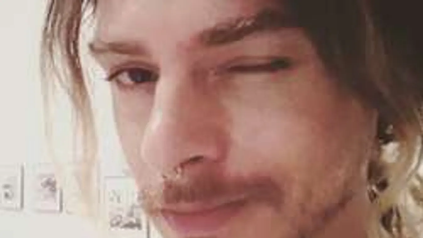 Válása után máris összeköltözött új szerelmével a meleg magyar tévés!