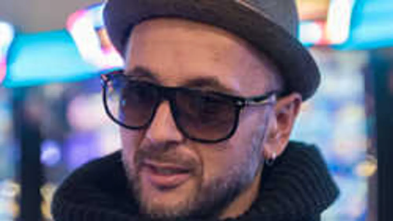 Lábak hada árasztotta el Majka oldalát