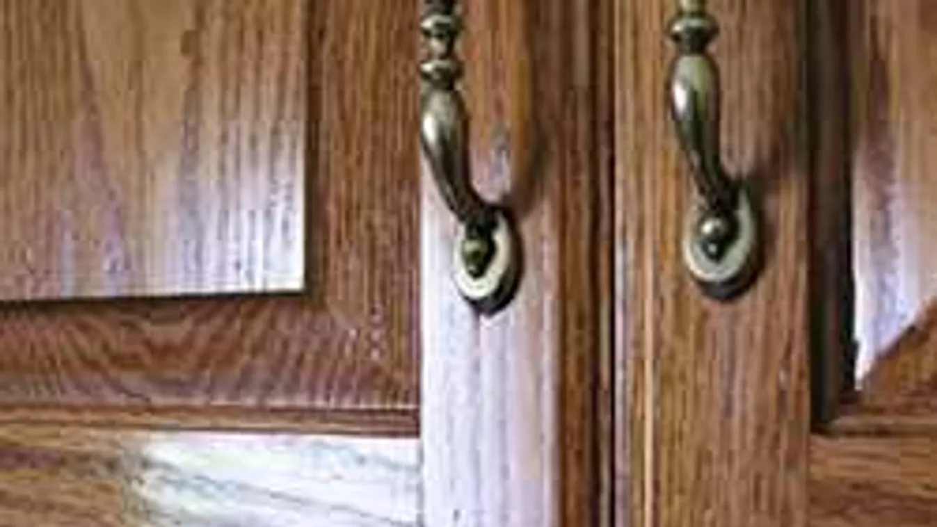 Sokkot kapott a lány, amikor rájött, miért szűrődnek ki hangok a szekrényéből