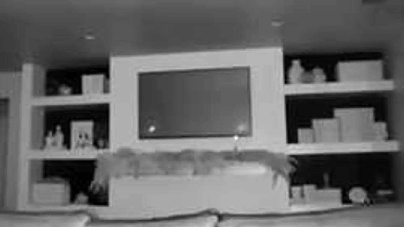 Titkos kamerát szerelt fel a nappalijában, szörnyű, ami ezután történt