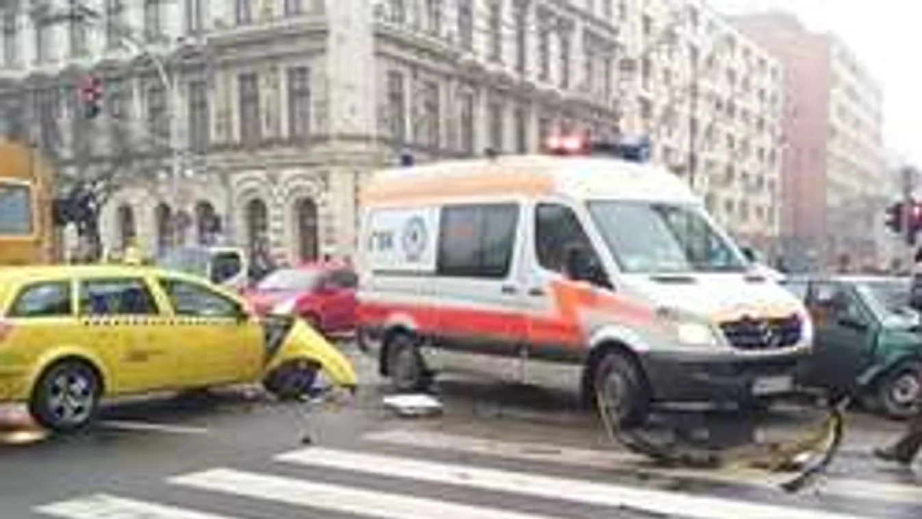 Hatalmas a torlódás a fővárosban, a 4-es, 6-os villamosok sem jártak!