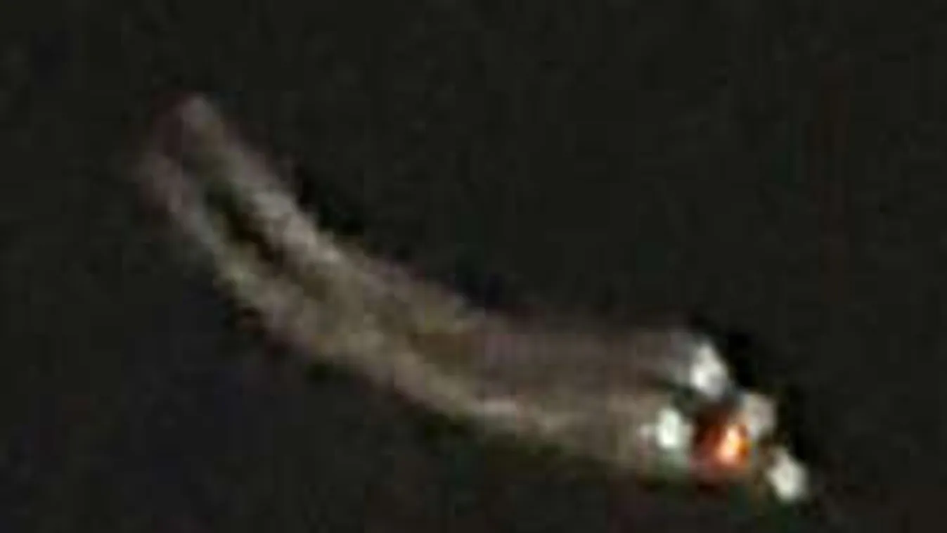 Gigantikus ufóanyahajó húzott el egy hazafelé autózó család felett