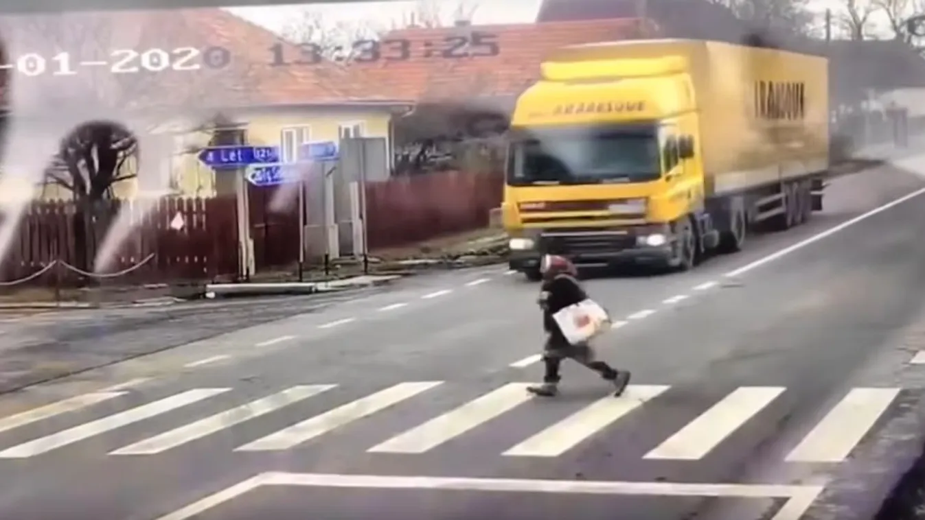 Sokkoló videó: kamion elé rohant egy idős asszony Maksán