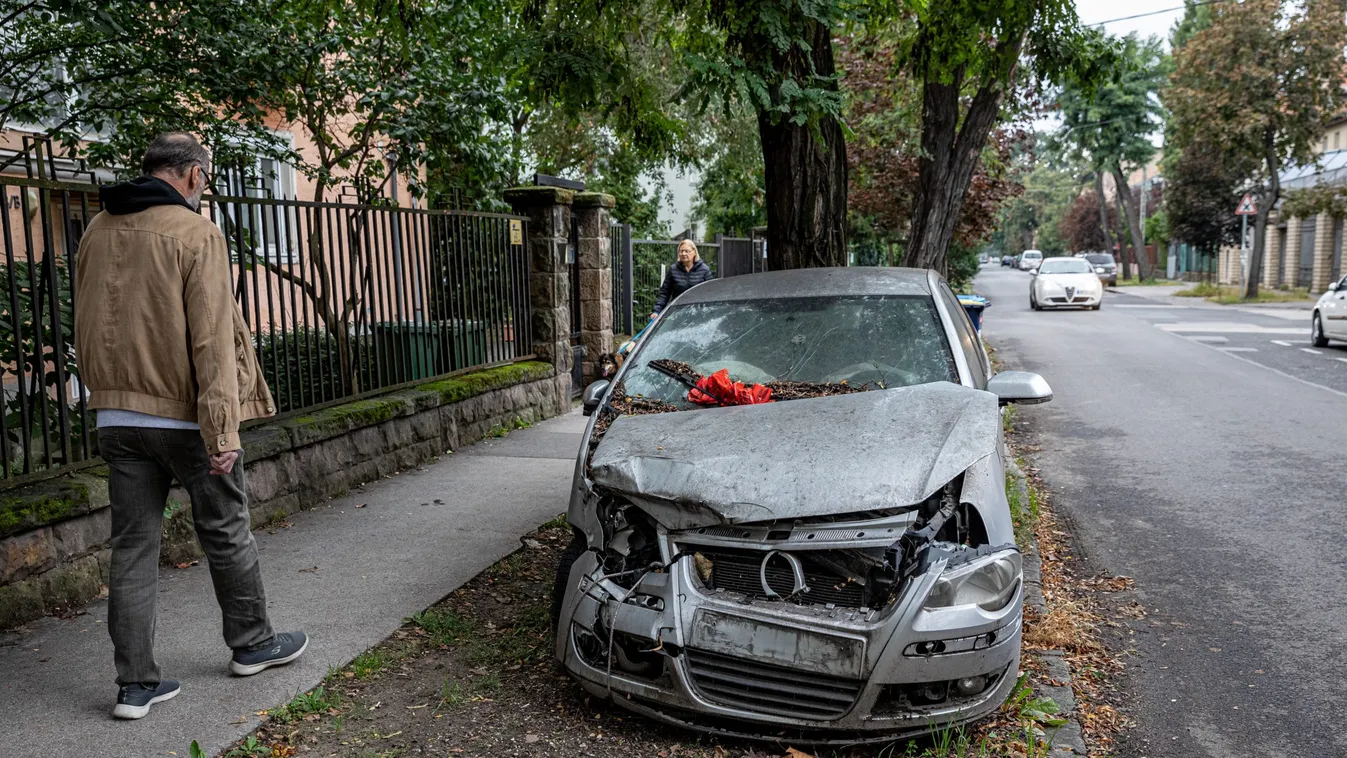 Mégis, kinek a dolga rendet tenni? Autóroncsok foglalják el a parkolóhelyeket Zuglóban