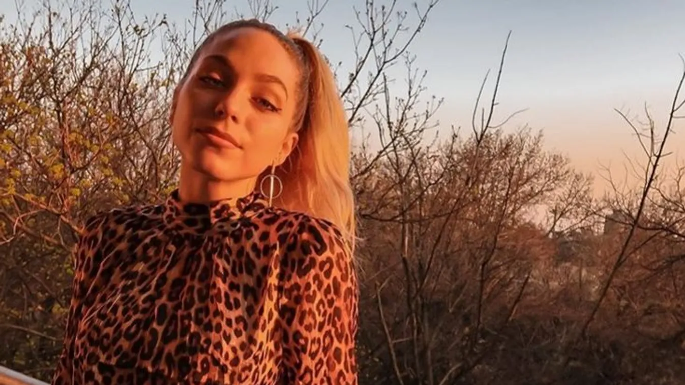 Gyengélkedik a karanténban a magyar énekesnő: Nem tudja, mi lehet a baja