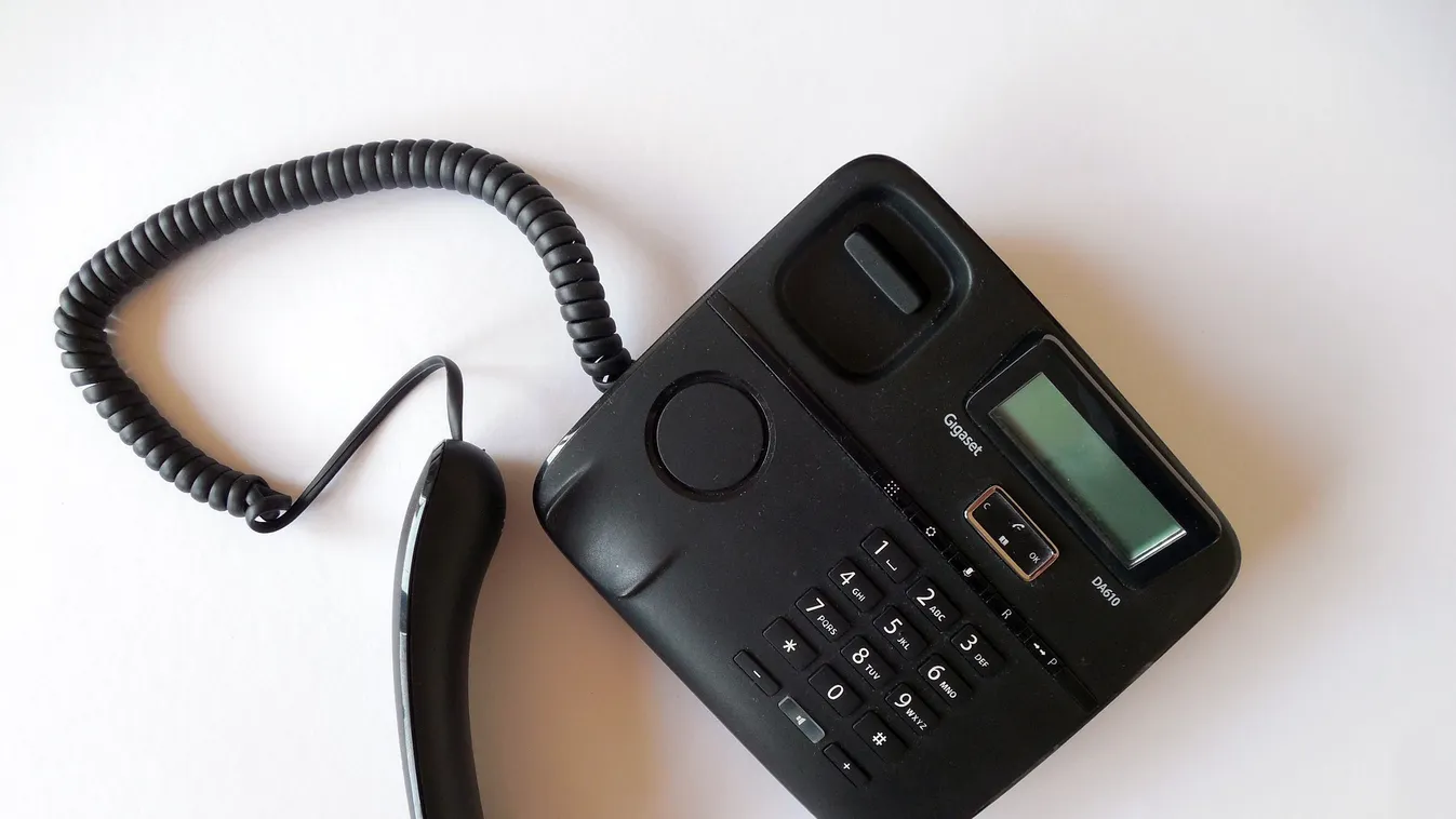 Megszűnnek a telefonkönyvek, a tudakozó marad