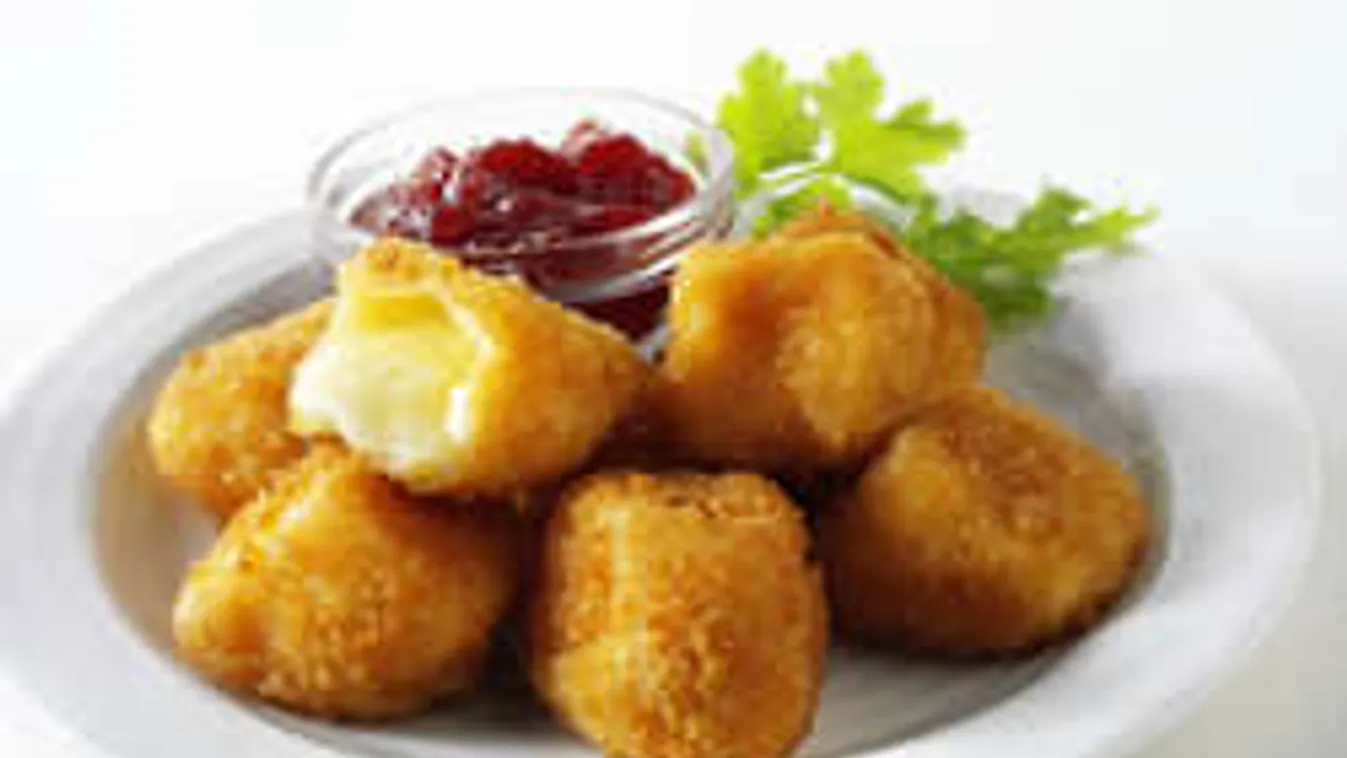 Így panírozd a rántott sajtot, többet nem folyik ki a bundából!