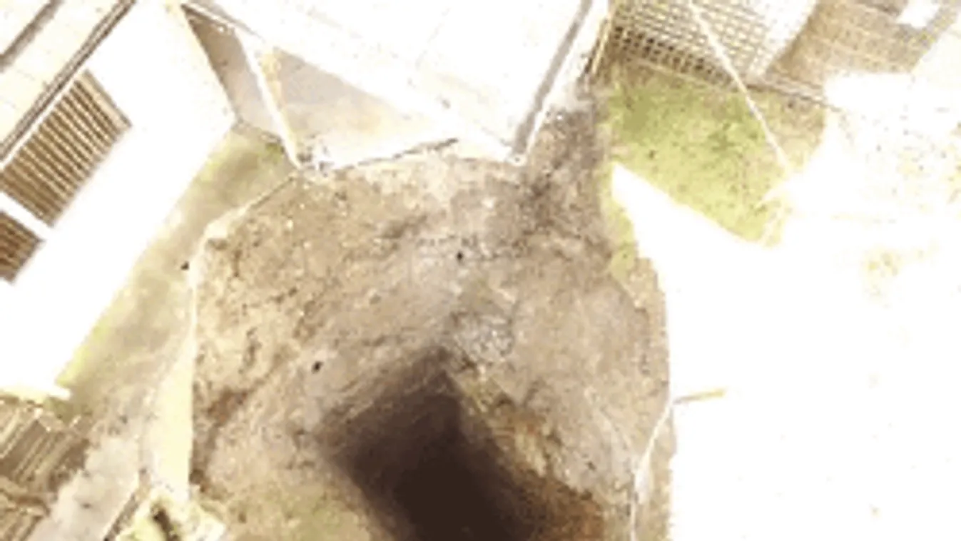 Rémálom: 90 méter mély szakadék nyílt a kertben, elnyelte a fél garázst!