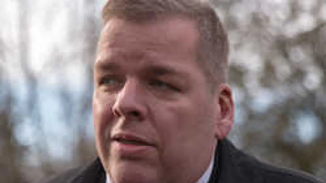 Schmuck Andor máris összeköltözött 22 éves párjával, így élnek