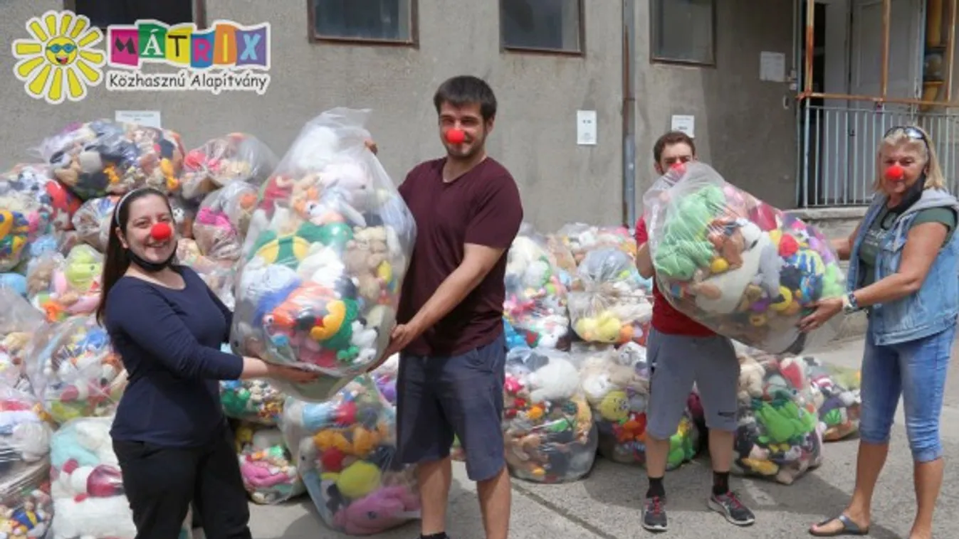 Ilyet még nem láttál, már macikat is osztogatnak