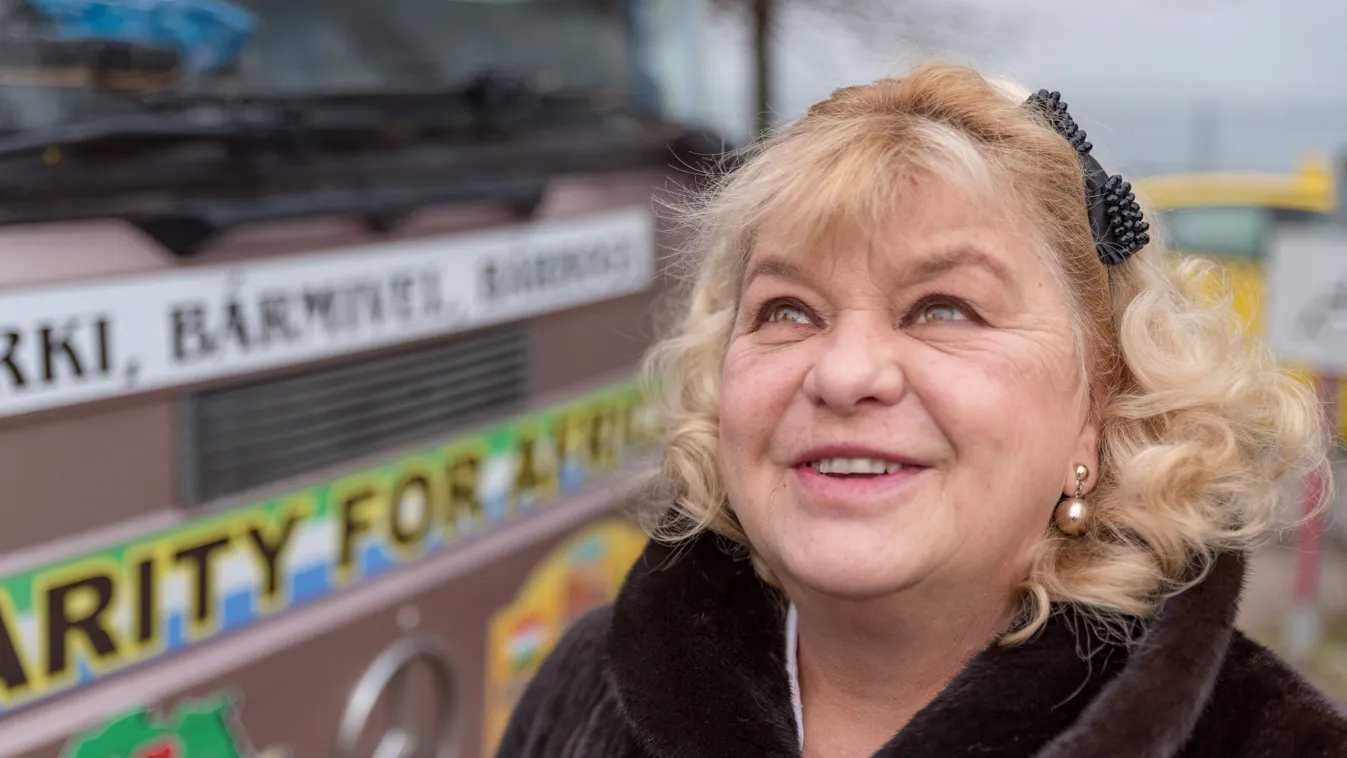 Árokba borult Oszvald Marika autója a Bamako ralin – Videó