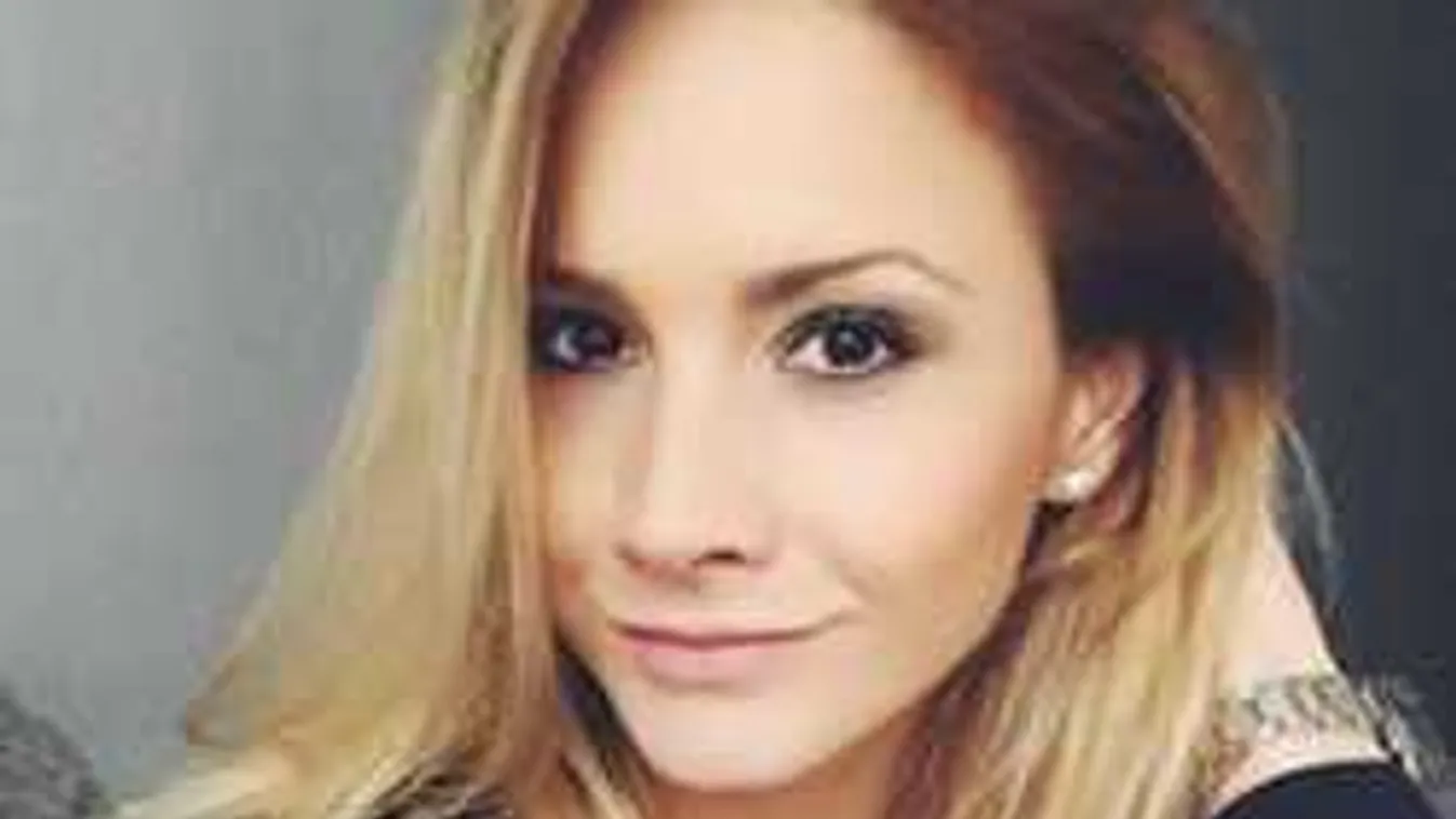 Kivillant bikinijéből a magyar sztáranyuka formás melle