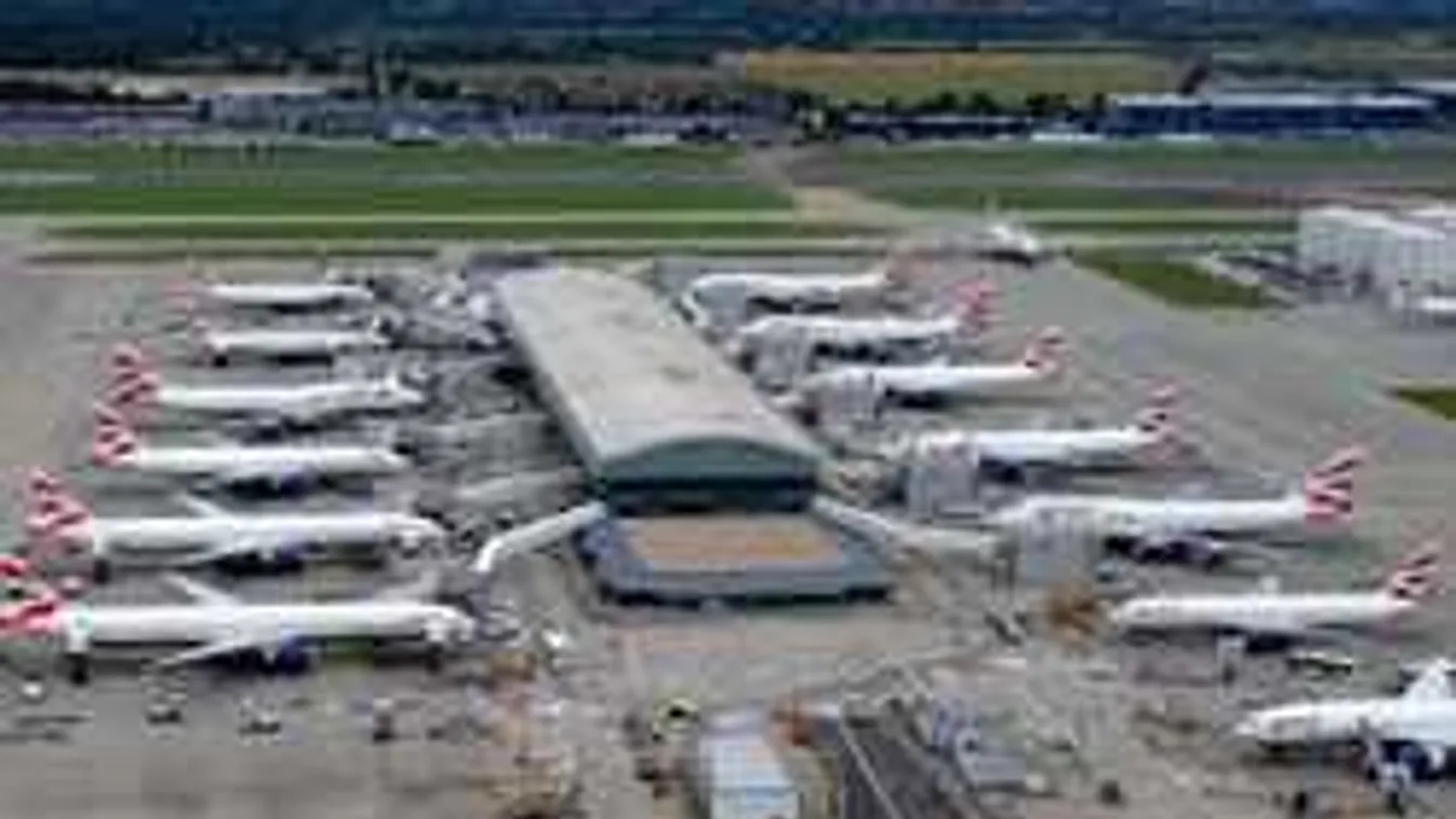 Magyarok rekedtek a londoni reptéren, óriási a káosz