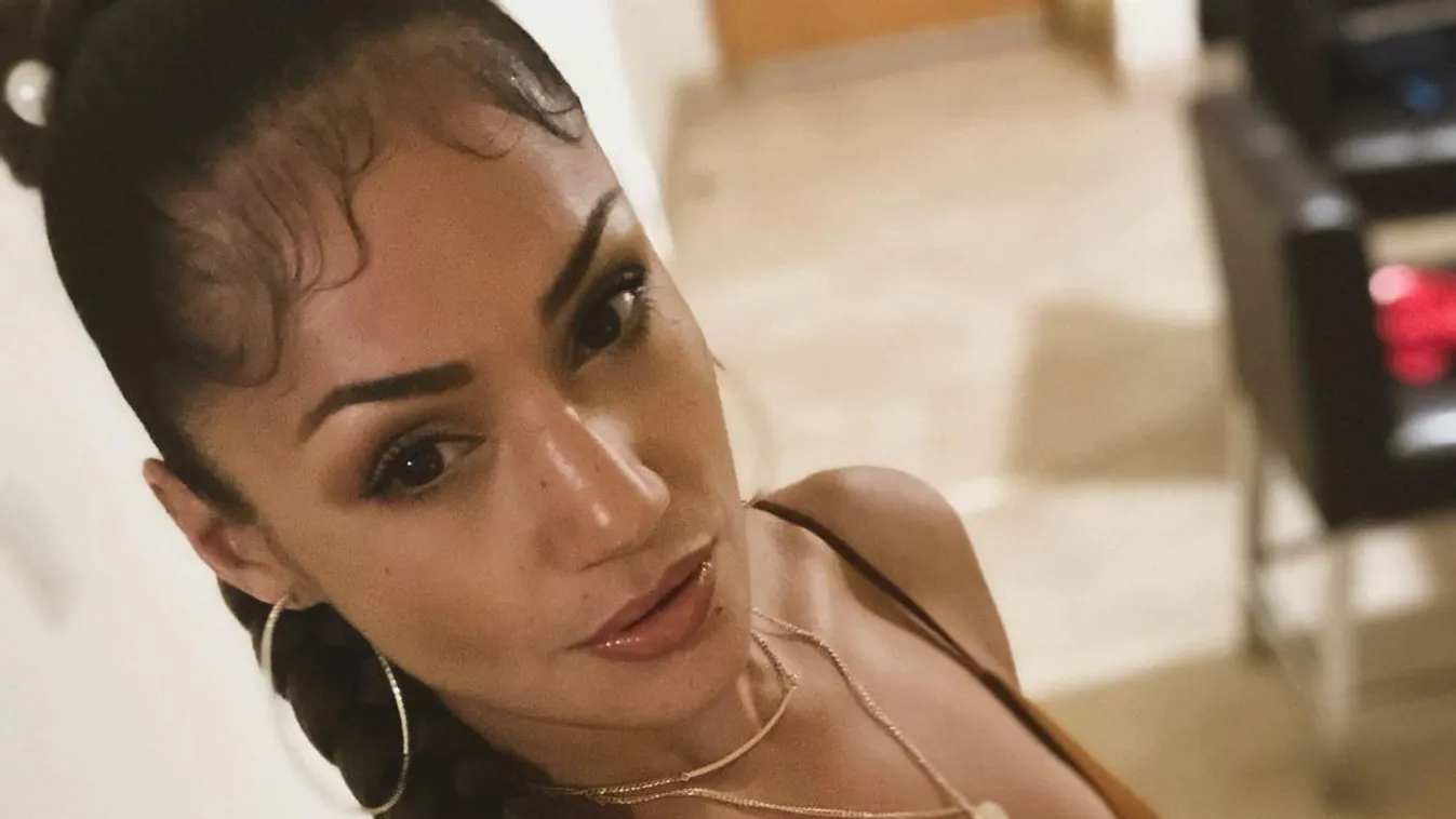 Váratlan vetkőzés, meztelenül szomorkodott veresége után a harcoslány