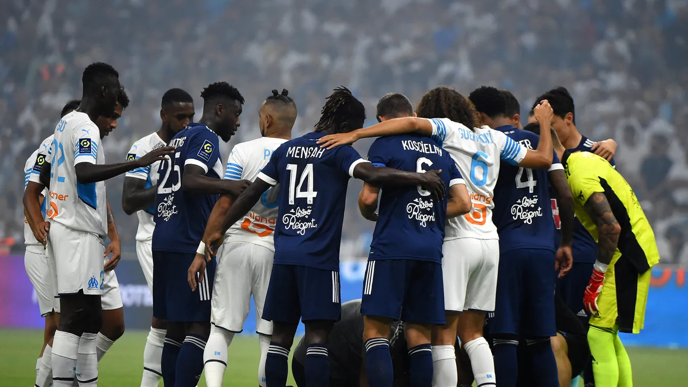 A kamera mindent vett, összeesett a focista a pályán