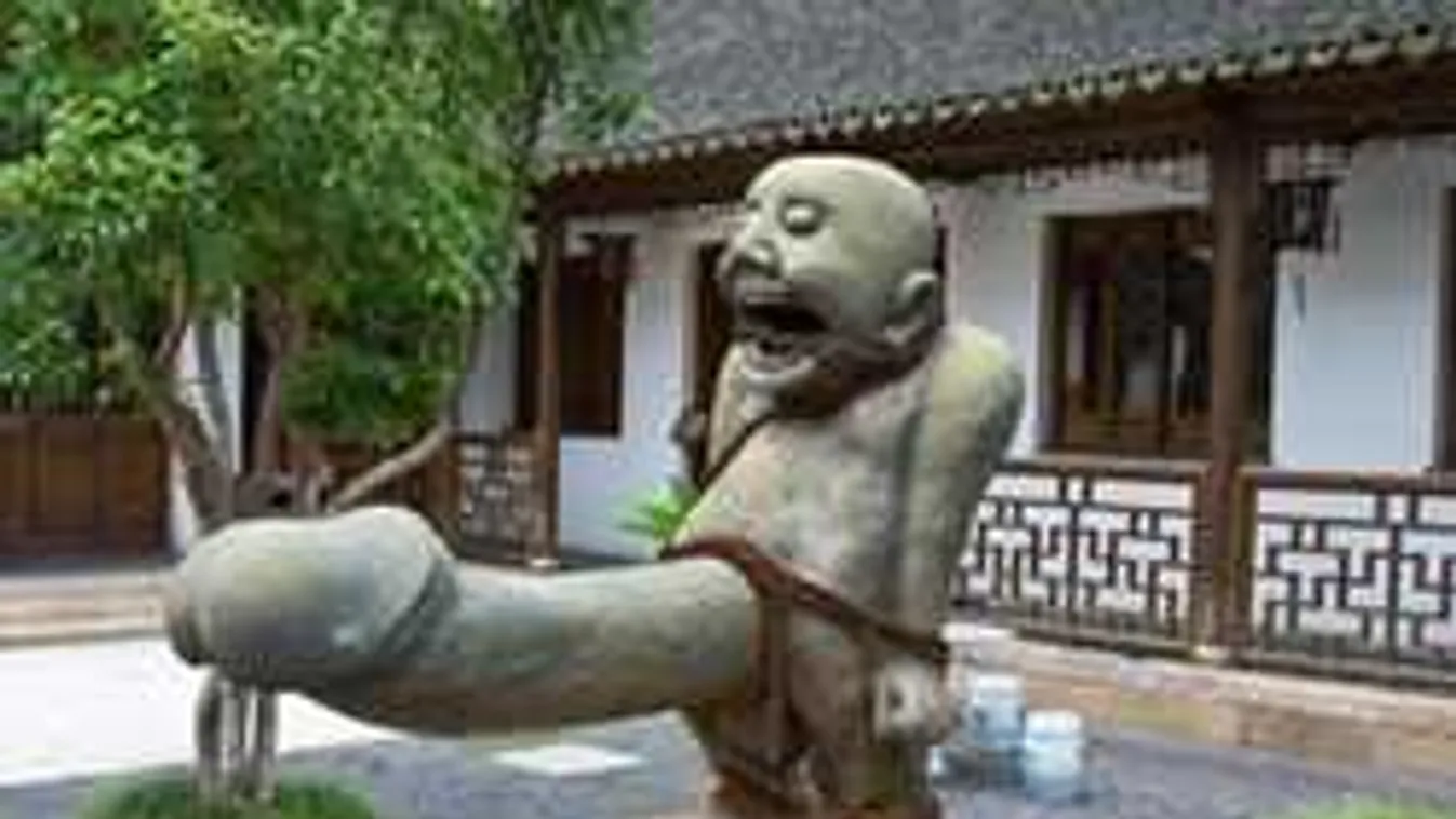 A merevedő férfiasság tisztelete: Nagy, történelmi hímtagmustra