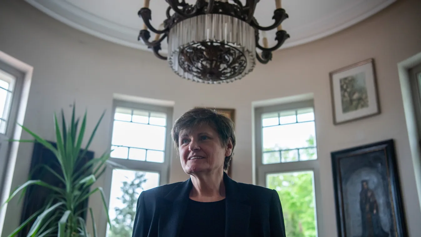 LOMNICI Zoltán; KARIKÓ Katalin