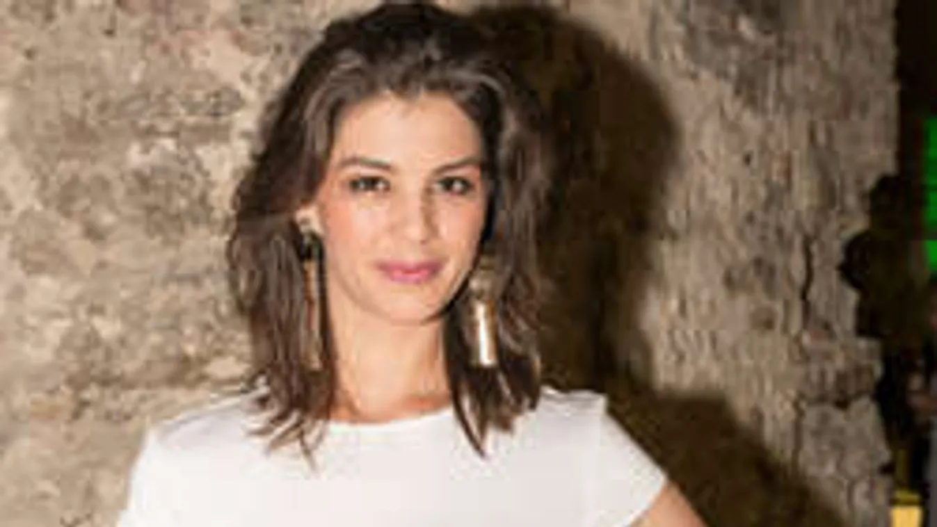 Családi fotóval zárta le a pucérbotrányt Ördög Nóra