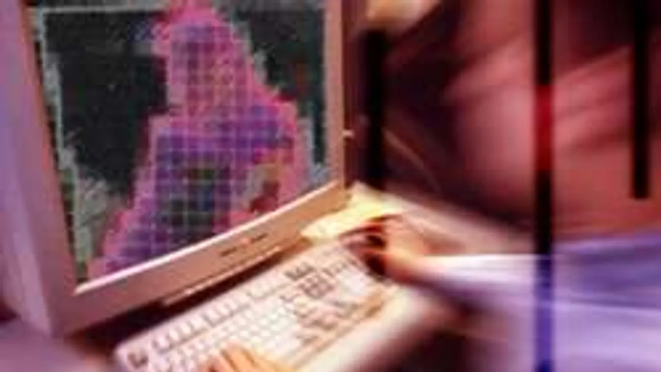 Keresztlányával forgatott házi pornót a mindszenti férfi