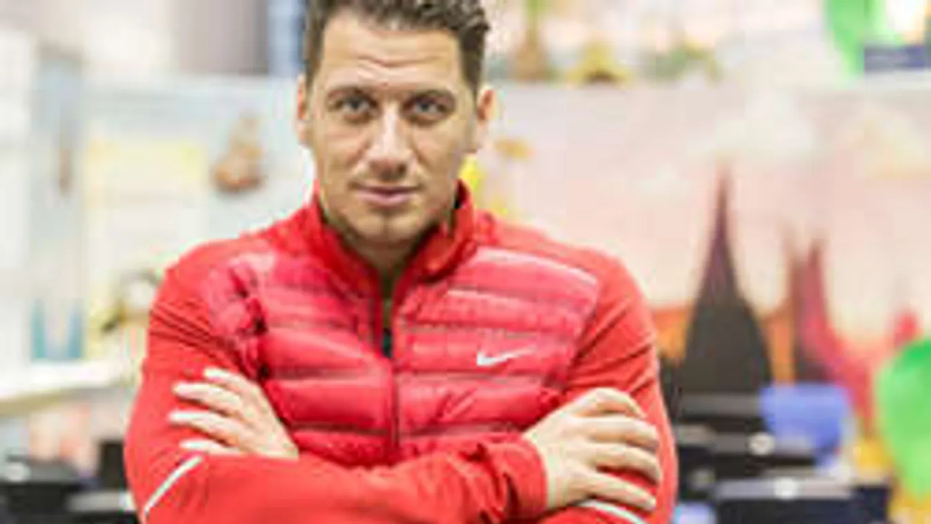 Új barátnőjével érkezett, volt kedvesével flörtölt a magyar szívtipró