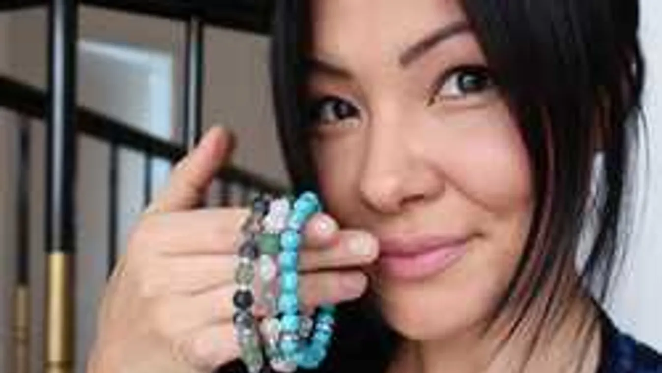 Üzent az univerzum Koholák Alexának: ezért tört el a lába