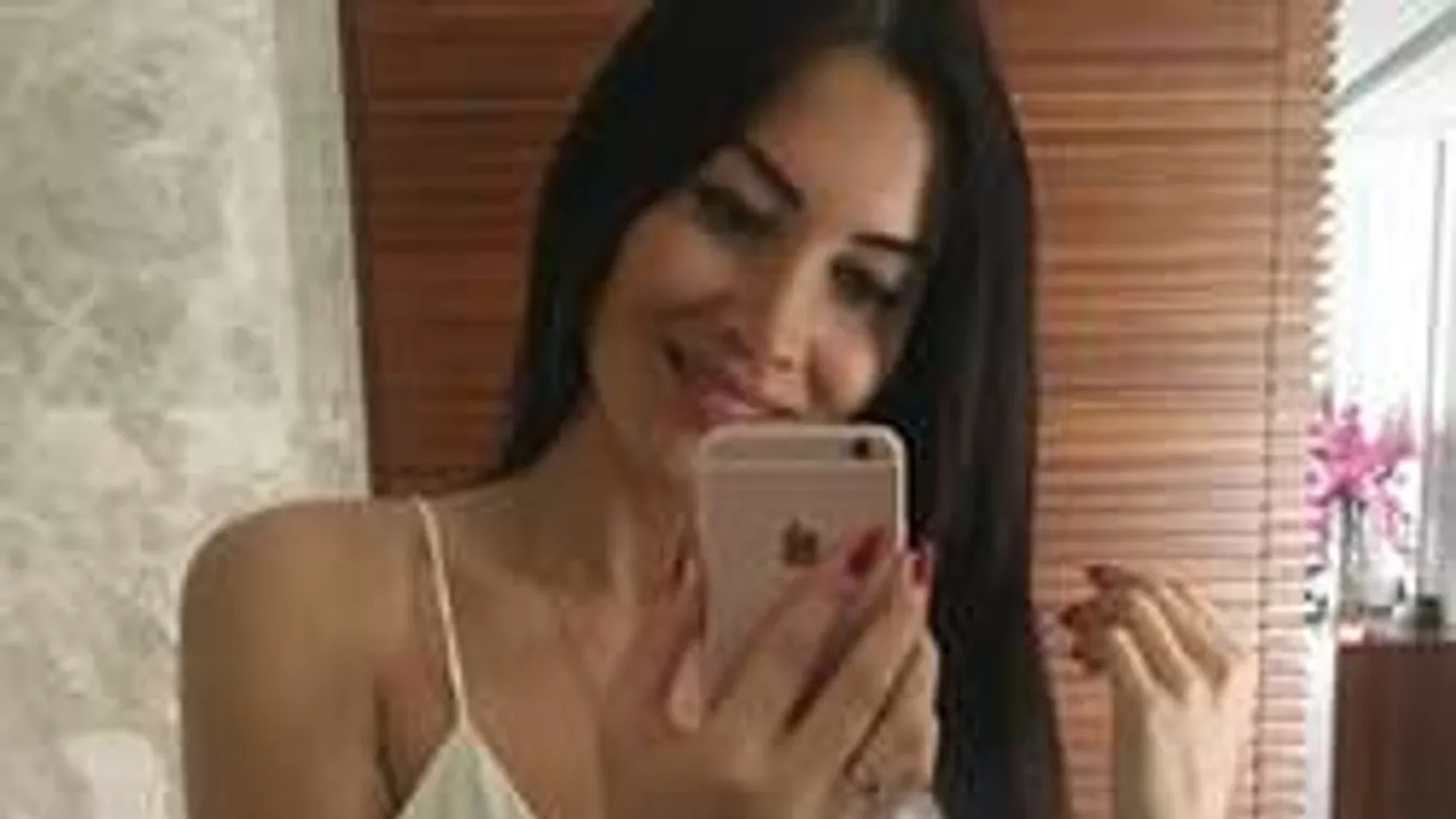 Álomtestű, meztelen szépség ünnepelte a sikert