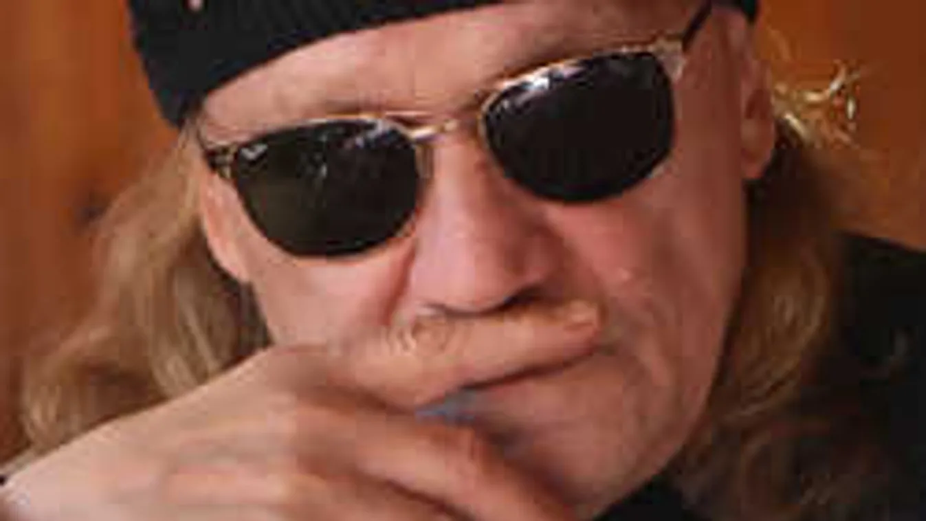 Páratlan fotó került elő Charlie-ról!