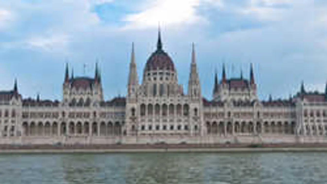 Elképesztő jelenség Budapest légterében