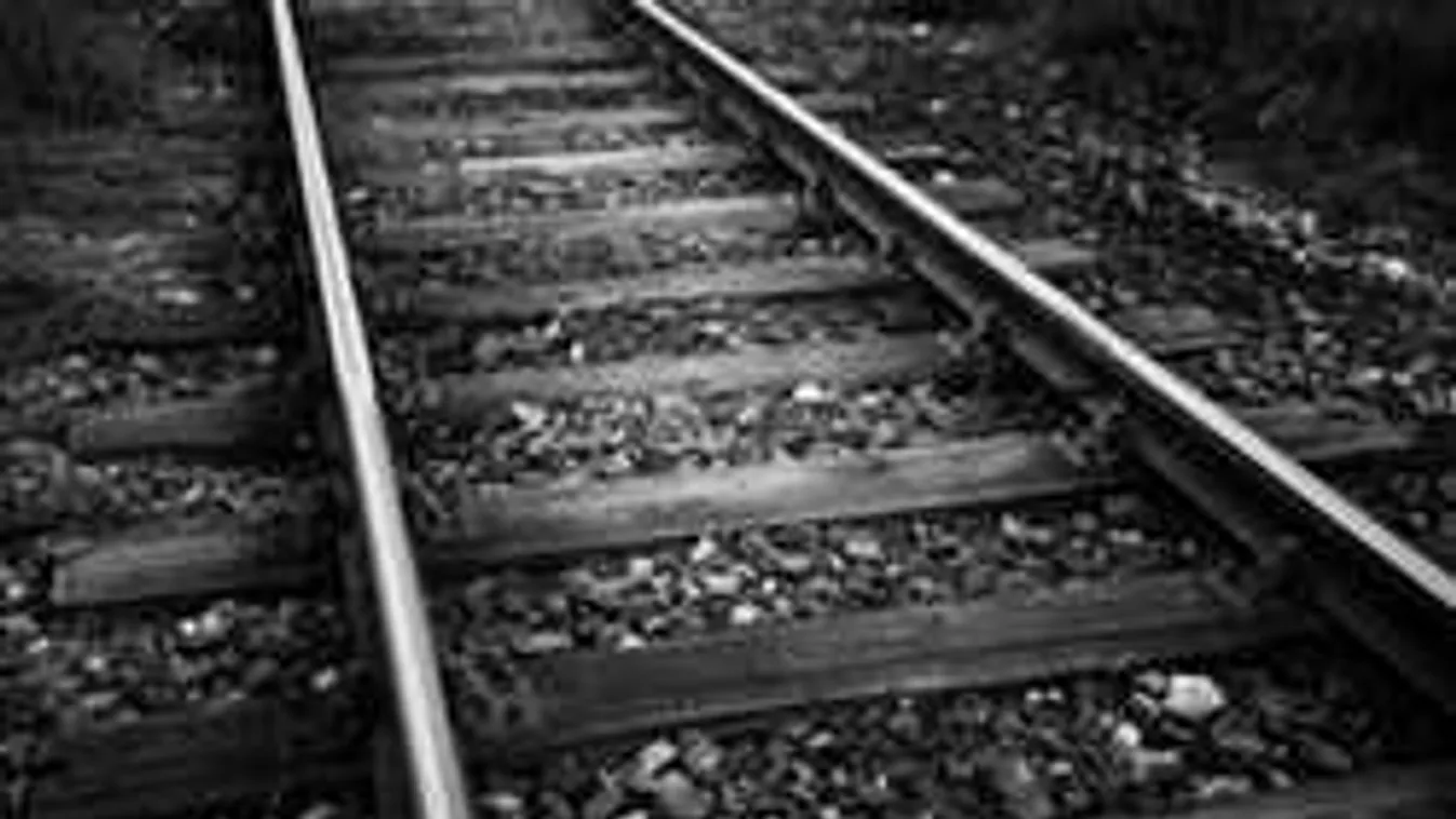 Nem tudott megállni a vonat a fekvő nő előtt, váratlan dolog történt