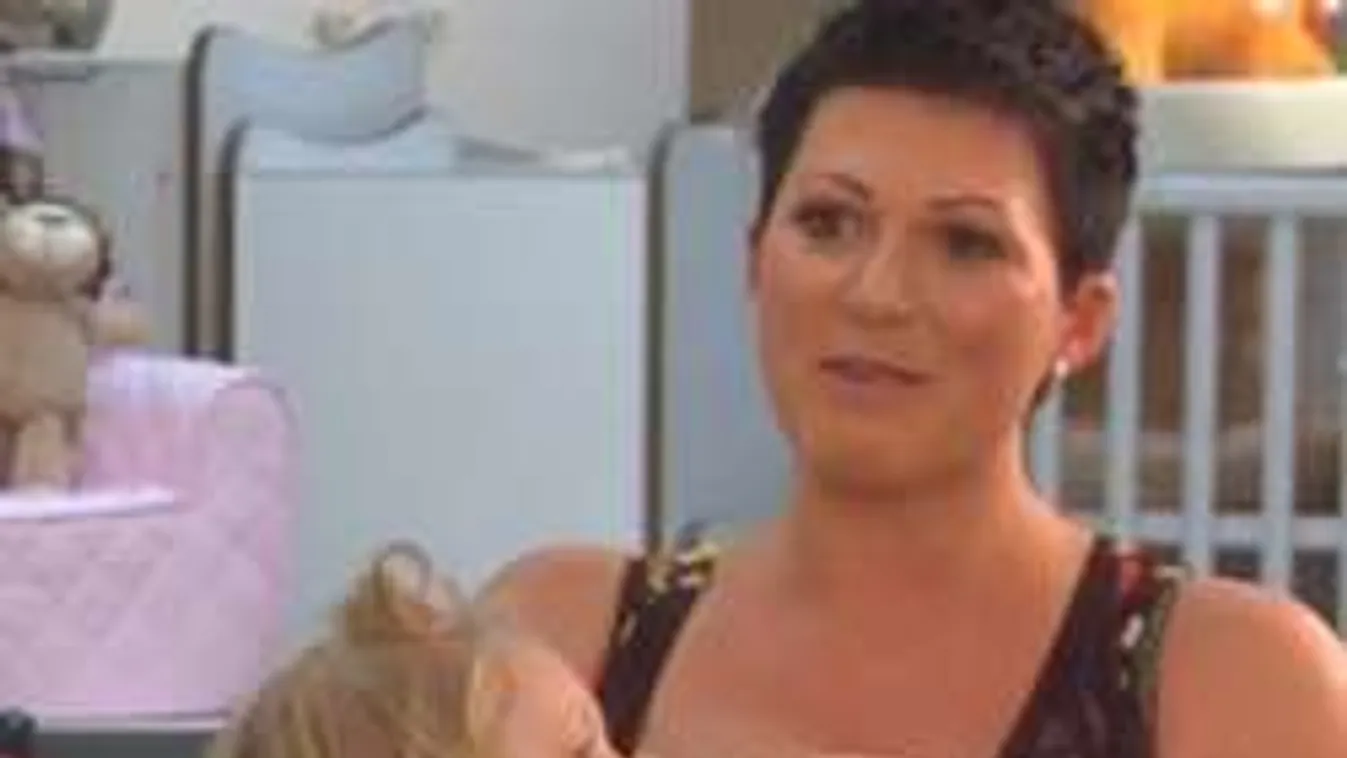 Élő egyenes adásban szoptatott a magyar híradós!