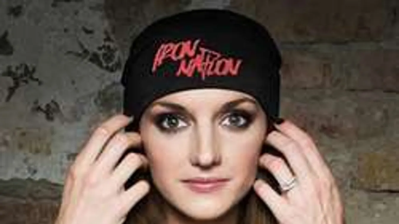 Hosszú Katinka baltával a kezében fenyegeti a világot