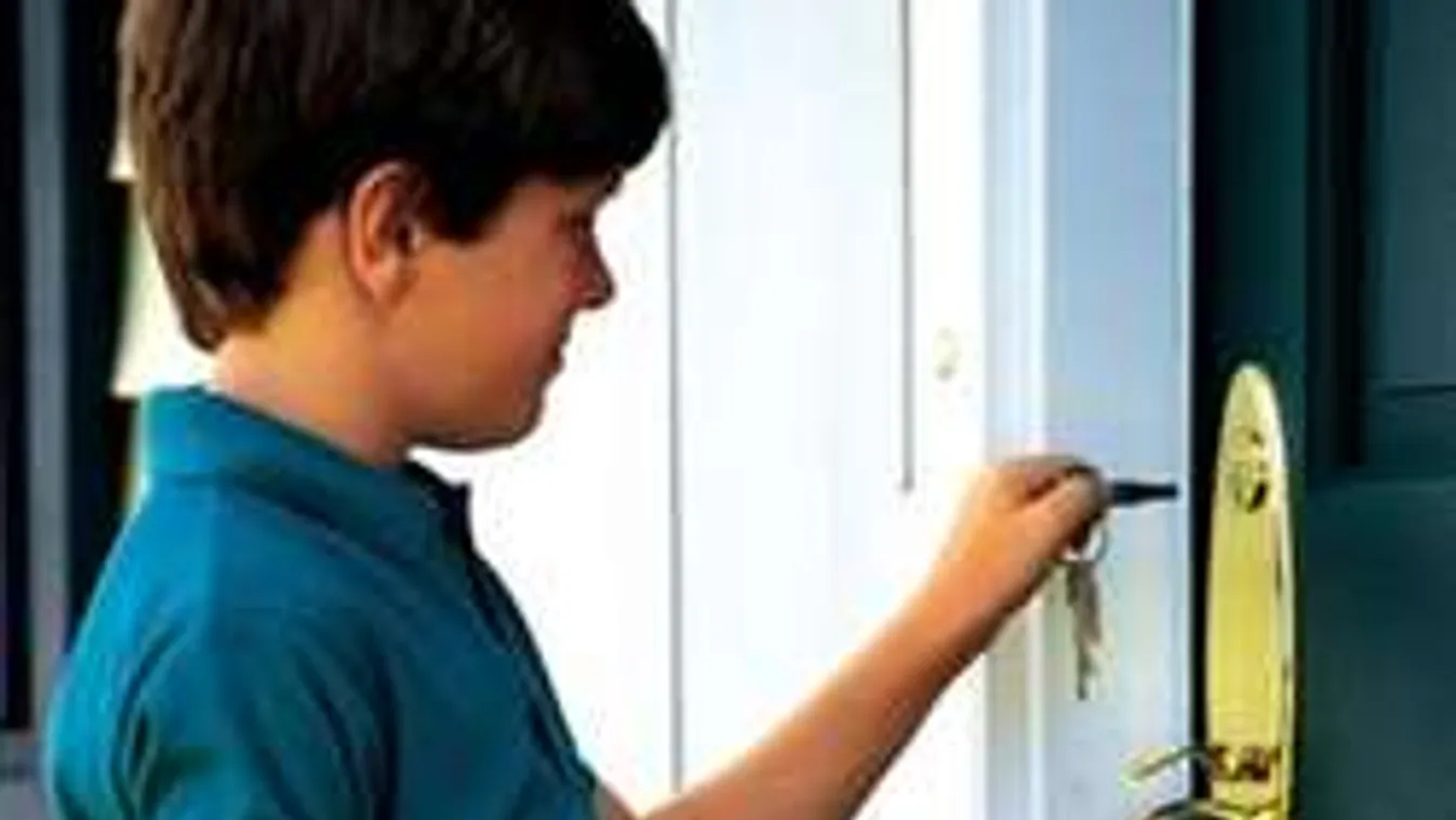 Óriási a vita: hány évesen lehet először egyedül otthon hagyni egy gyereket?