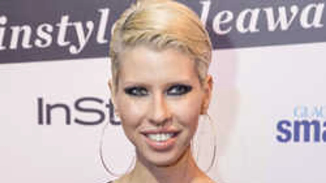 Furcsa módszer: Harapófogóval esett az orrának a magyar híresség