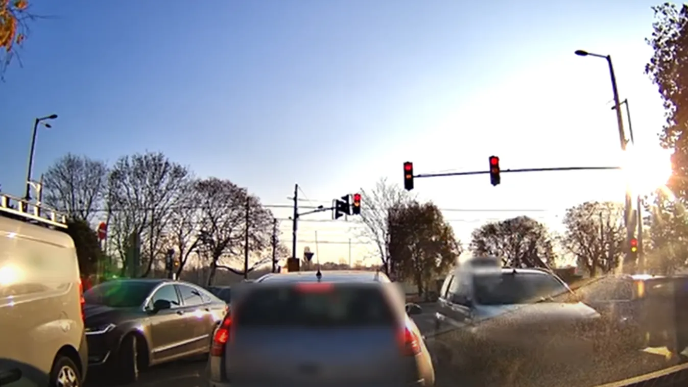 Ekkora suttyót is ritkán látni: Szembesávban kerülte ki a dugót a budai sofőr