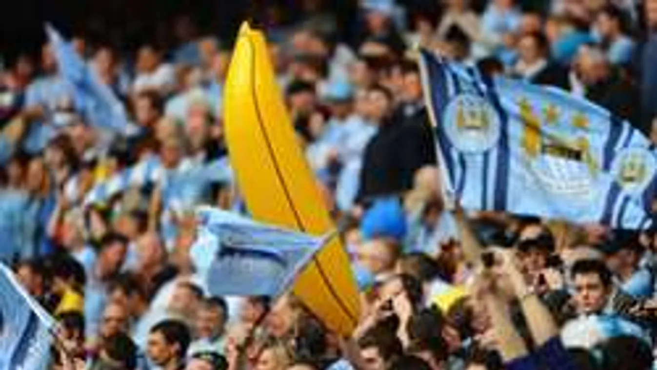 Félig magyar focista miatt lóbálják a banánt a manchesteri szurkolók - videó