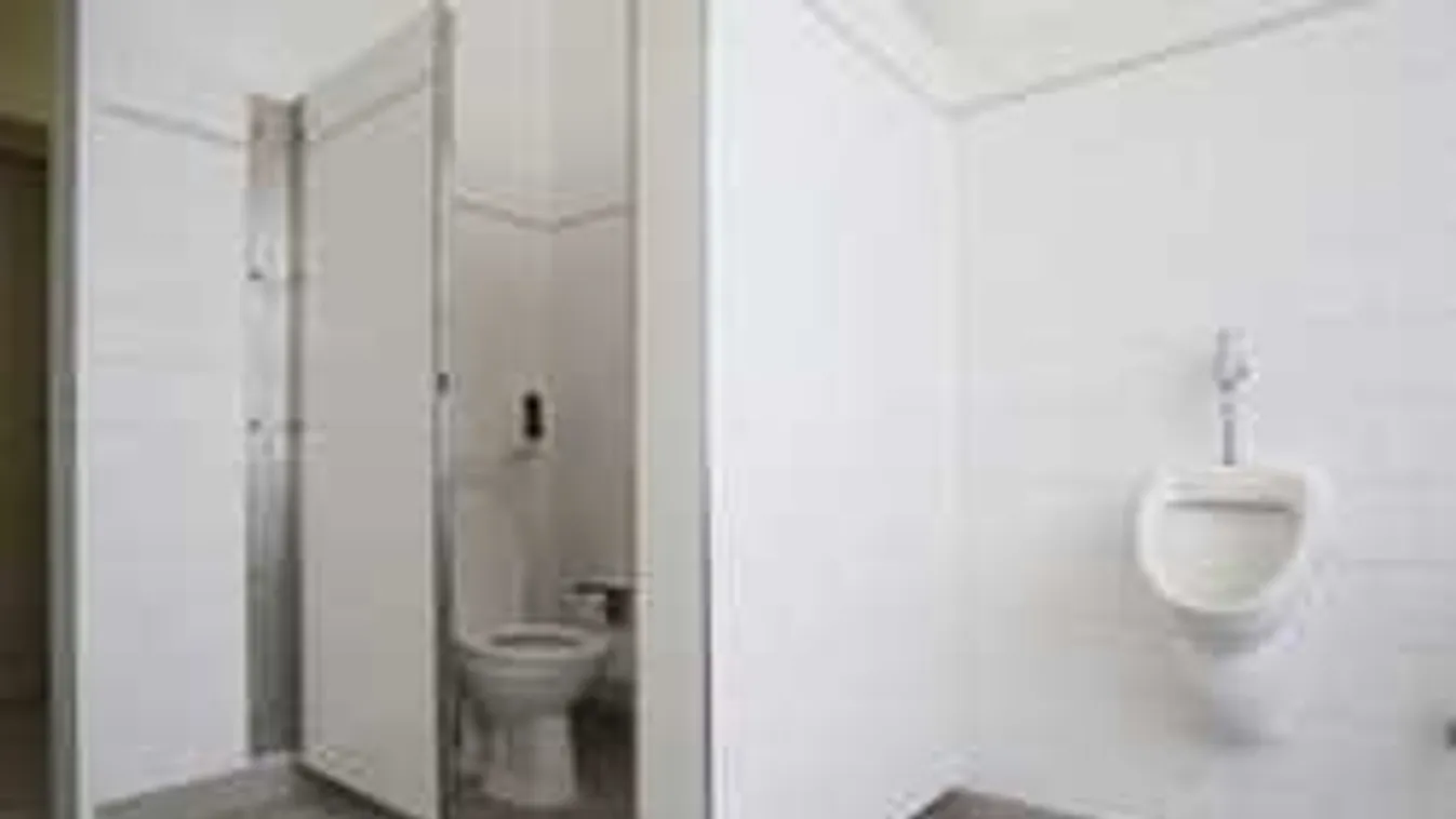 Rémálom Budapesten: Fogva tartották a WC-ben a körúti étterem pincérét