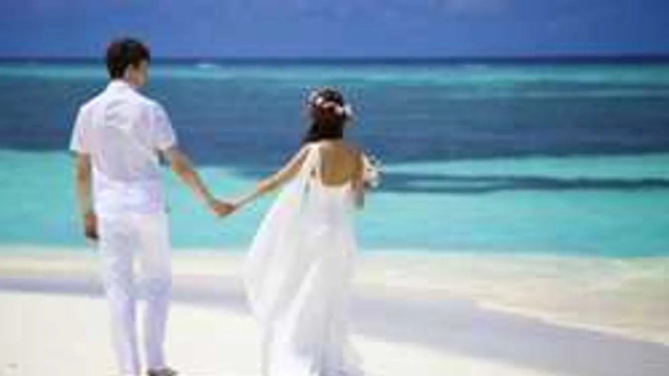 Álomesküvő! Íme a magyar sztárpár első fotója!