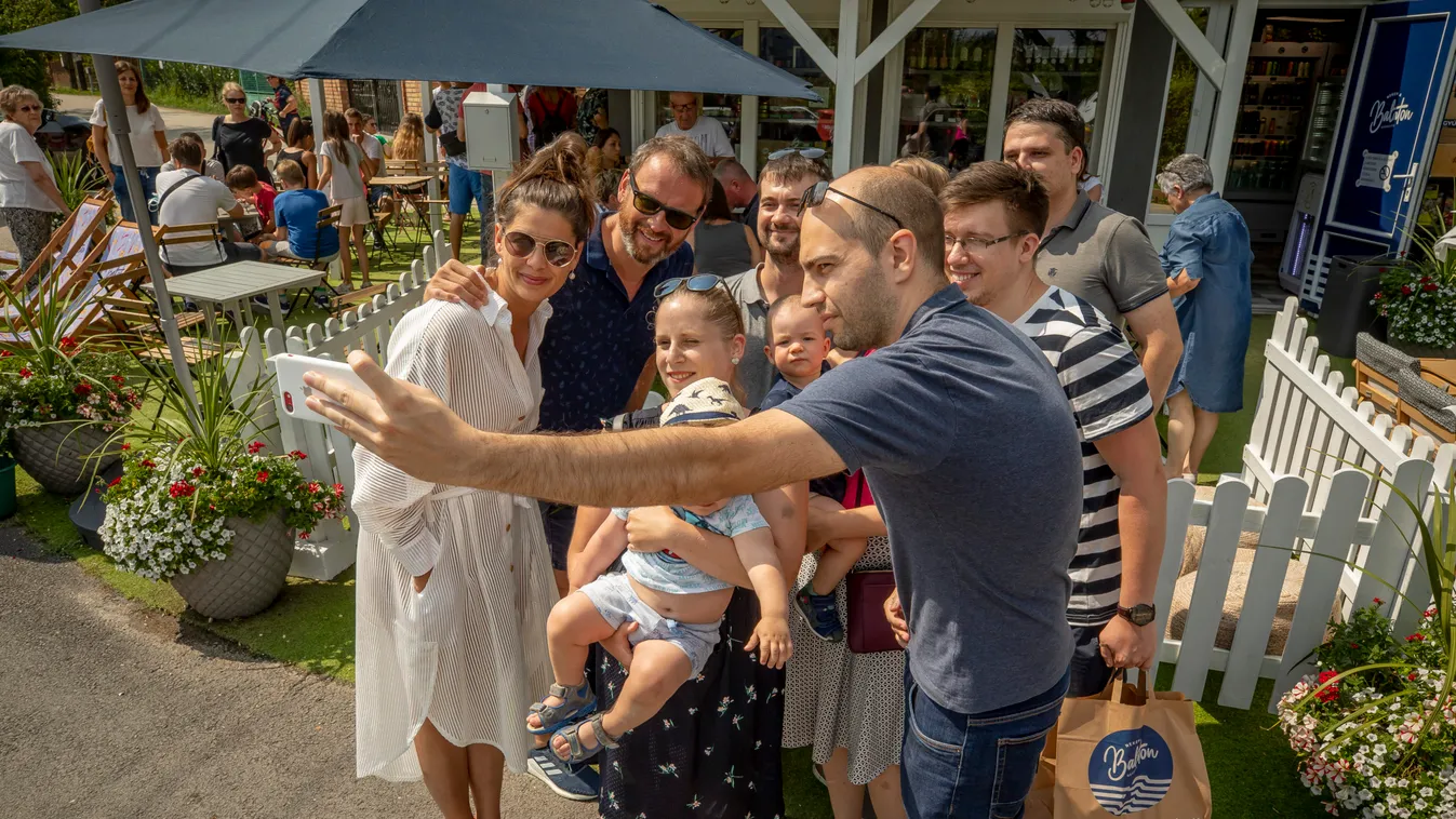 Balhé a balatoni bolt körül: imádják és utálják Ördög Nóráékat Akarattyán