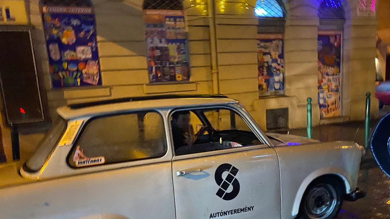 Kultikus Trabantot fotóztak Budapesten, a 7. kerületben