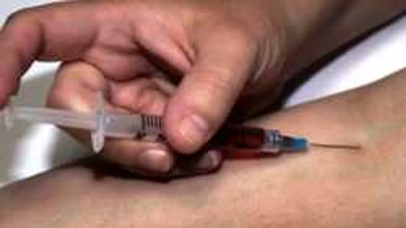 Fecskendővel szúrtak meg egy nőt az 1-es villamoson