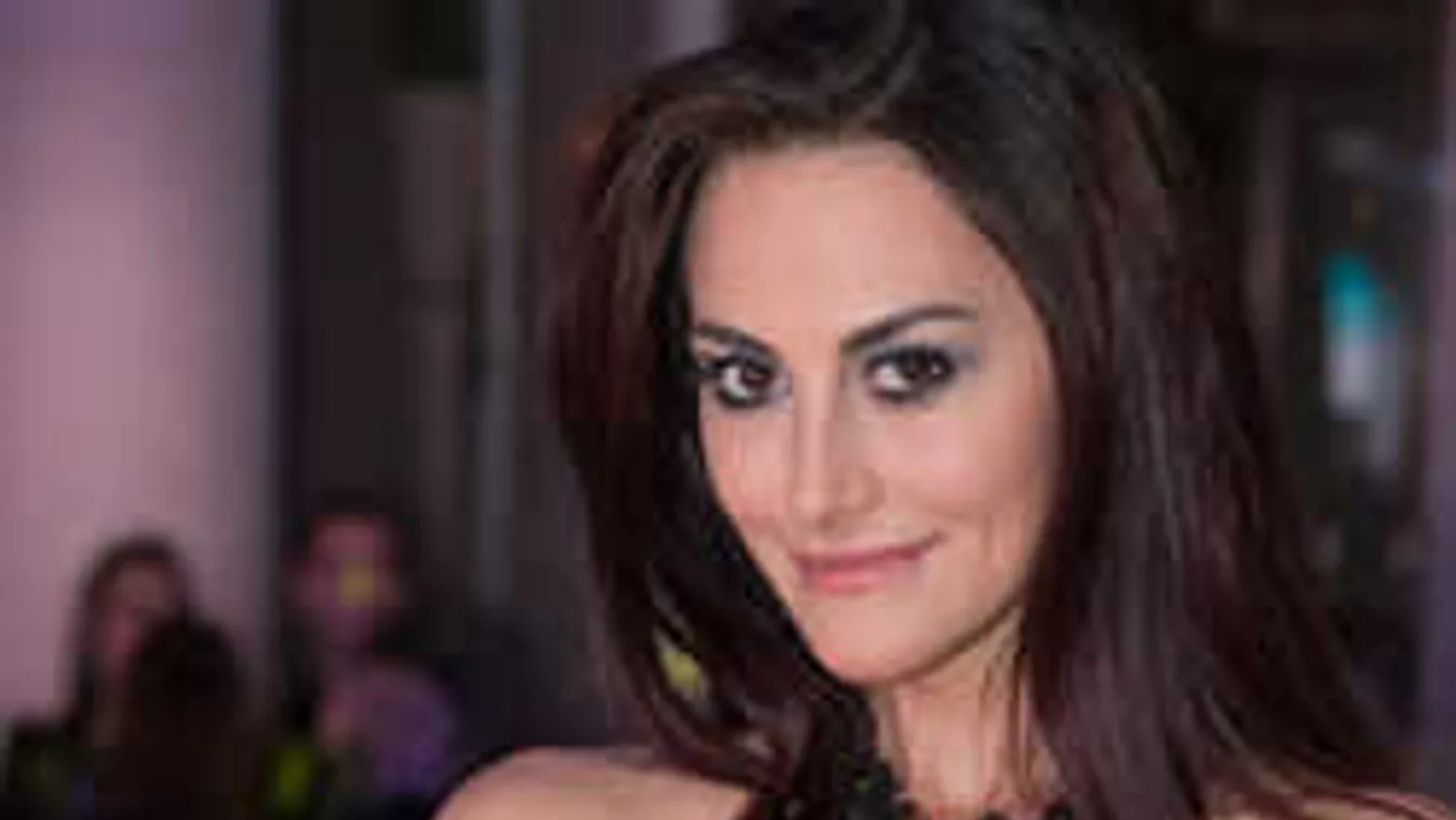 Még a bikini sem bírta elfedni a magyar sztár feleségének melleit