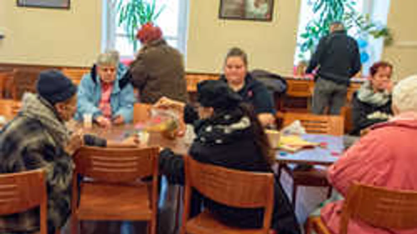 Megmutatjuk, milyen körülmények várják a hajléktalanokat a szállókon