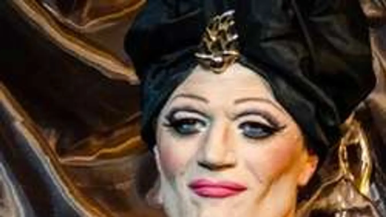 Stohl András meleg bárban vizsgázik + 18