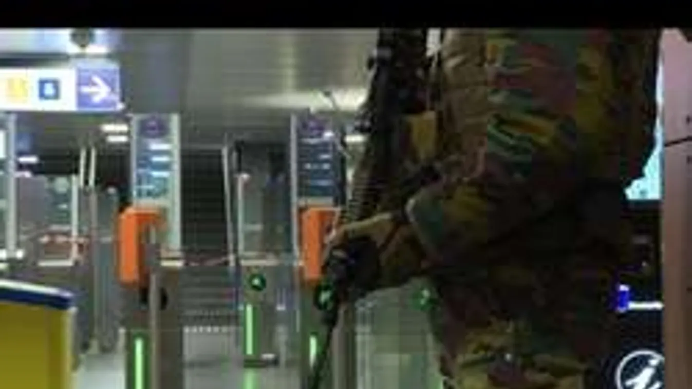 Kommandósok ellenőrzik az utasokat a brüsszeli metróban!